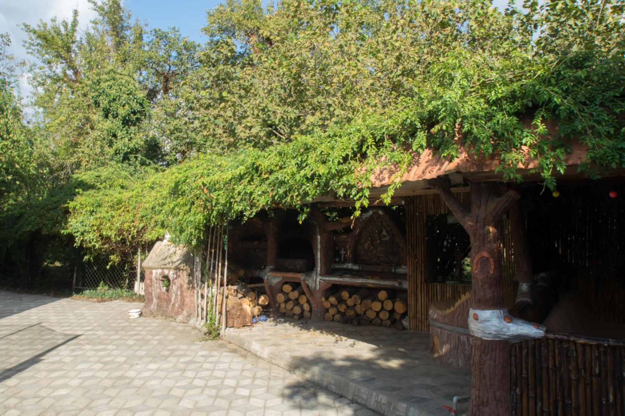 Rezo'S Ranch Apartment Samtredia Exterior photo